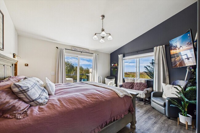 Building Photo - Custom Home on Property just outside of Eureka!