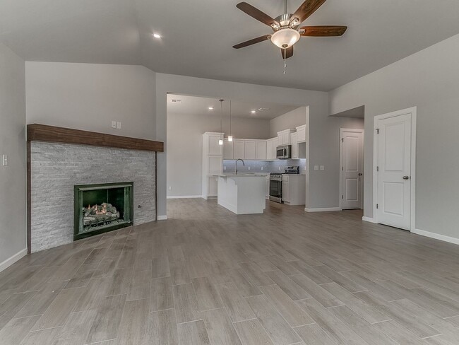 Building Photo - Beautiful New Home!