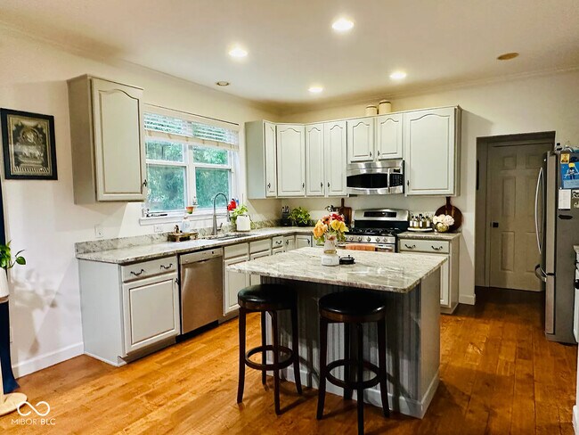 Building Photo - 5273 Ivy Hill Dr