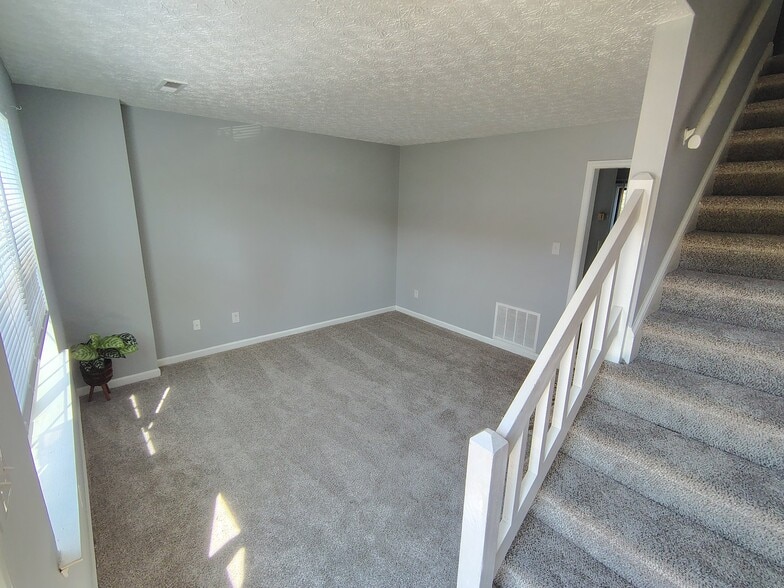 Building Photo - 30 Fonda Dr