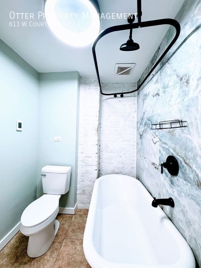 Building Photo - 613 W Courtland St