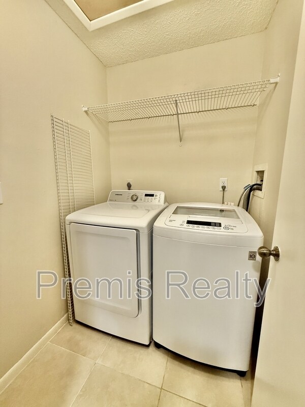 Building Photo - 1271 Powderpuff Dr