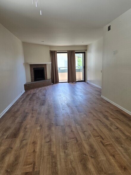 Building Photo - 917 Torrance St