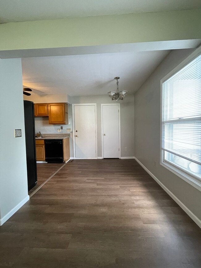 Building Photo - Two Bedroom Condo in Portage
