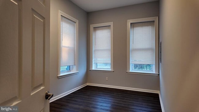 Building Photo - 105 S Morton Ave