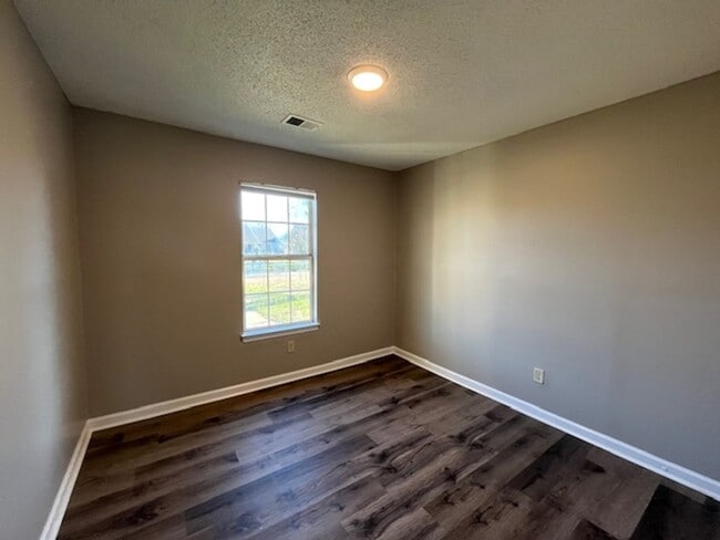 Building Photo - Completely Renovated 3 Bedroom 2 Bath Home for Rent!!