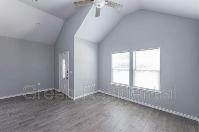 Building Photo - 16948 W Ivanhoe St