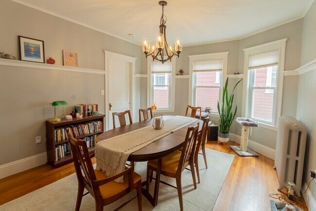 Building Photo - 15 Castleton St