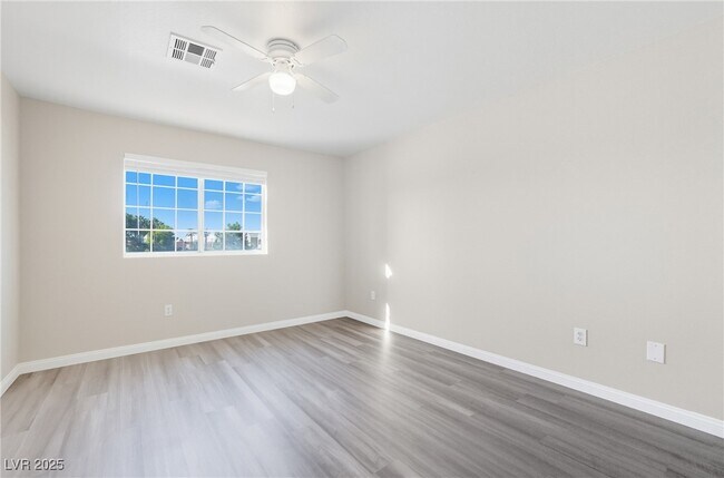 Building Photo - 4730 E Craig Rd
