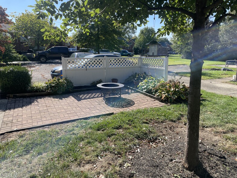 Patio - 2641 Vanderen Dr