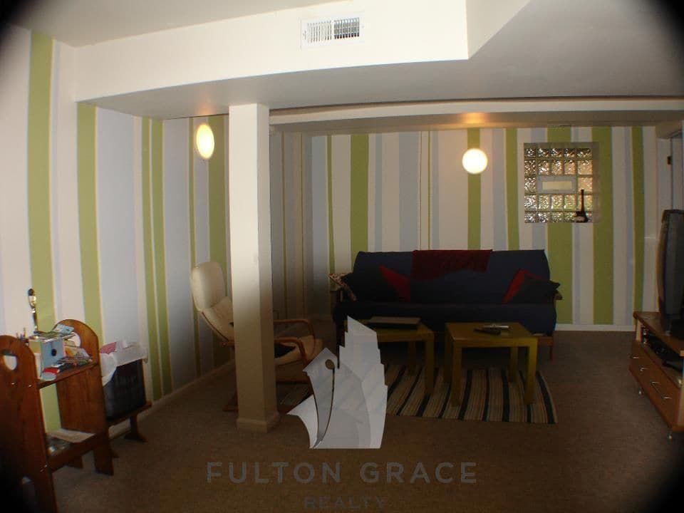 Building Photo - 1260 N Greenview Ave