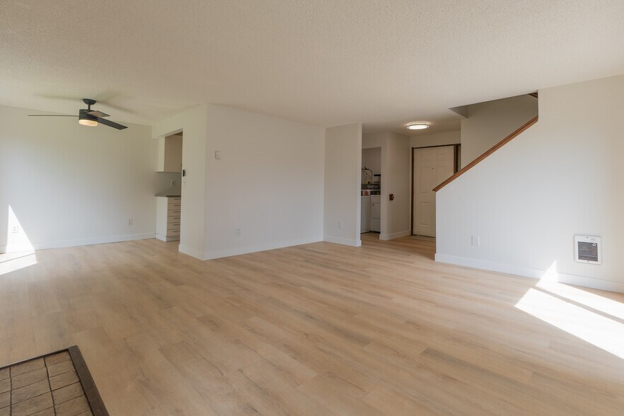 Building Photo - 914 66th Pl SE