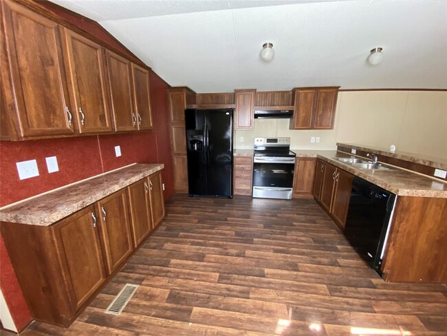 Building Photo - 101 Maple Ln