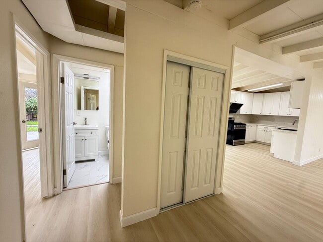 Building Photo - 2598 Dixon Dr