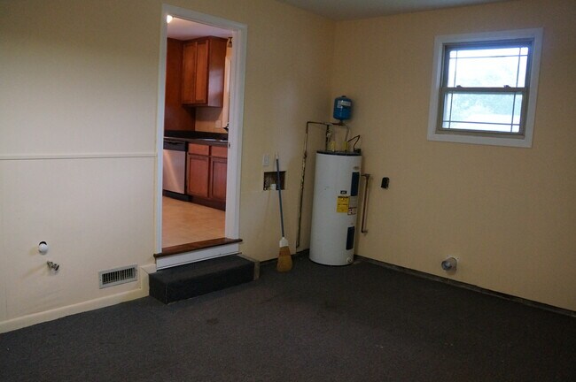 Laundry room - 749 Aeronca Rd NW