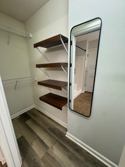 Building Photo - 4647 Ferncliff Dr