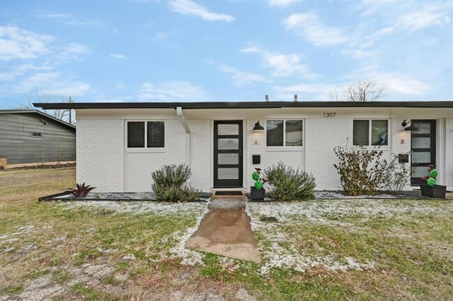 Building Photo - 1307 Falcon Cove