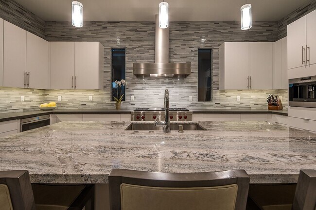 Building Photo - Luxury Home located in The Ridges of Summe...