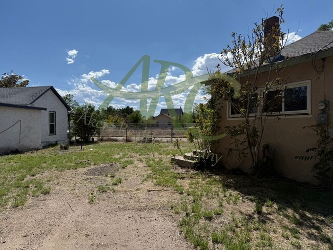 Building Photo - 523 E Adams Ave