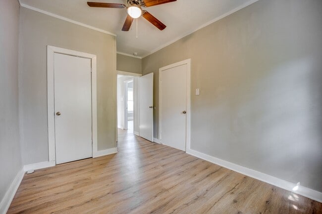 Building Photo - Freshly Updated 2 Bedroom House