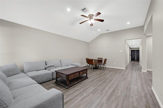 Building Photo - 14607 Keystone Green Dr