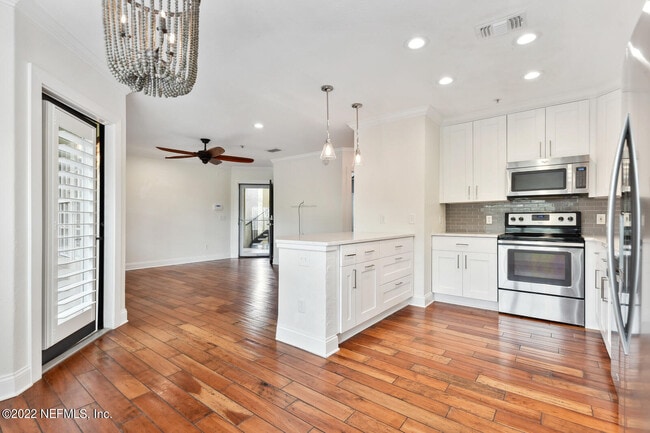 Building Photo - 1701 The Greens Way