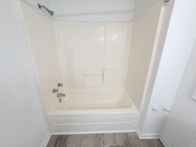 Building Photo - Charming, spacious 3-Bedroom Home in Central Columbia