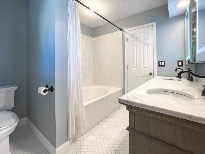 Master Bathroom - 5421 NW Walden Dr