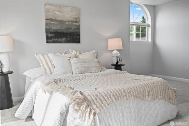 Building Photo - Amazing 4 br 2.5 bedroom 2000 sqft home!