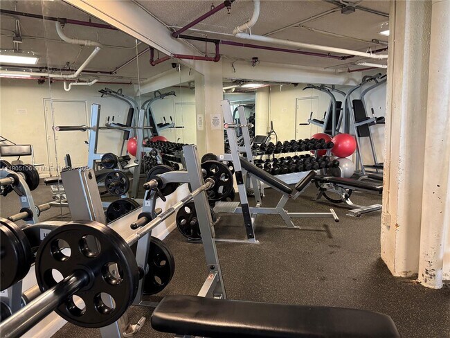 Building Photo - 825 Brickell Bay Dr