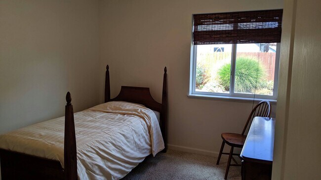 Building Photo - 3216 Ravens Crest Dr