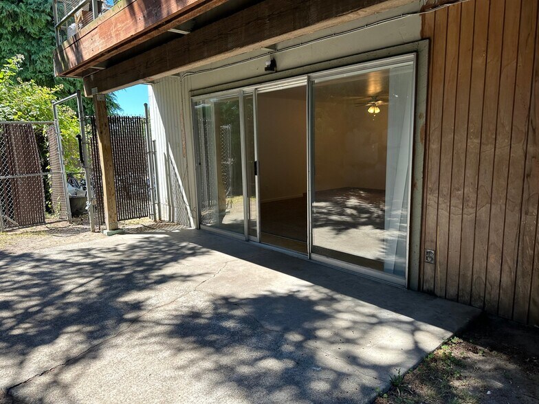 Building Photo - 14421 8th Ave SW