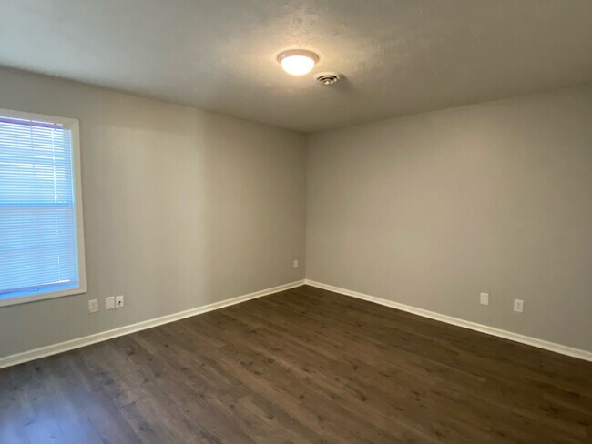 Building Photo - 35 Sta Les Cv