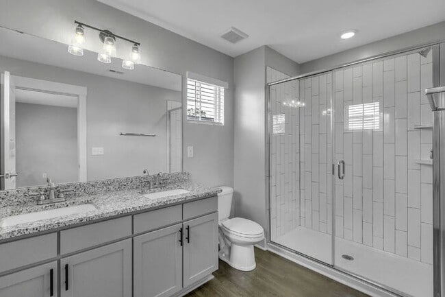 Building Photo - Charming 3-Bed, 2.5-Bath Townhouse Gem in ...
