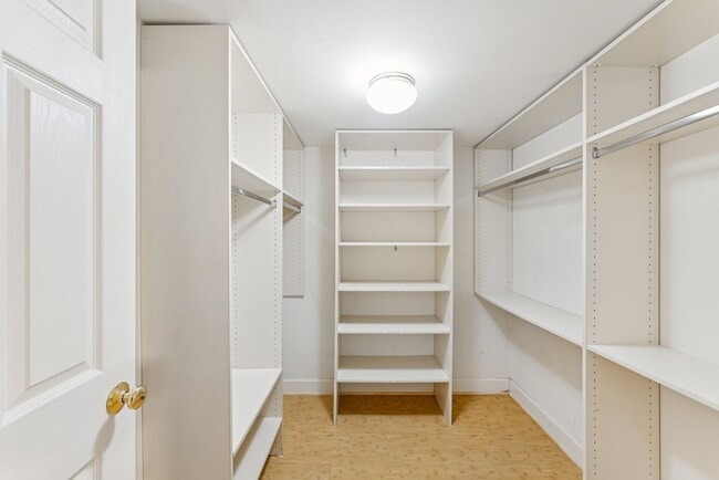 Building Photo - 2 BD/ 2BA  Apartment