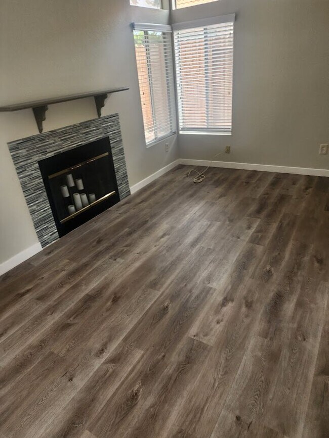 Building Photo - Temecula 3 Bedroom Home with Large Yard!