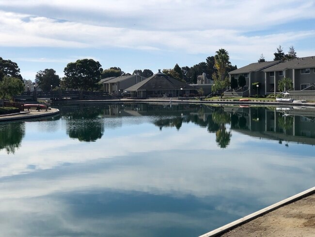 Building Photo - 818 Juno Ln