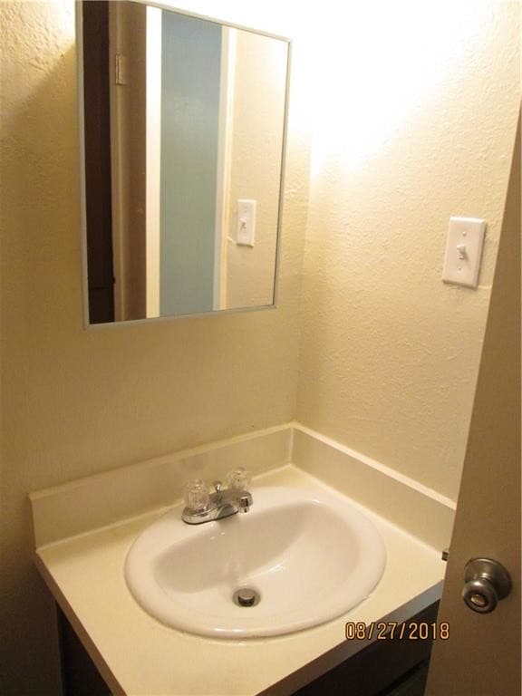 Building Photo - 2206 W Hickory St