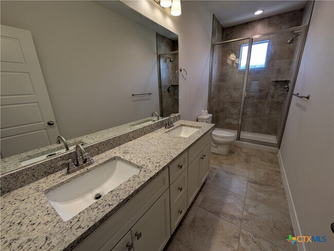 Building Photo - 360 Caveside Dr