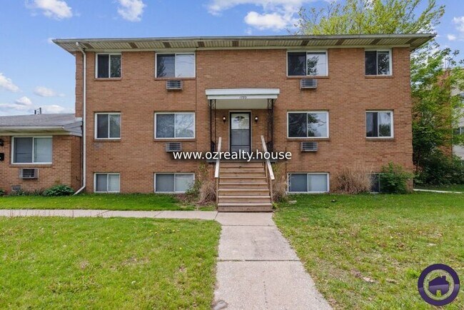 Primary Photo - 1733 Christian Ave