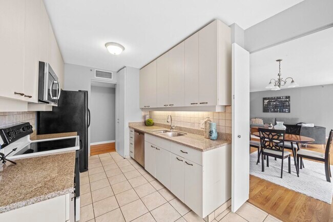 Building Photo - 400 E Ohio St