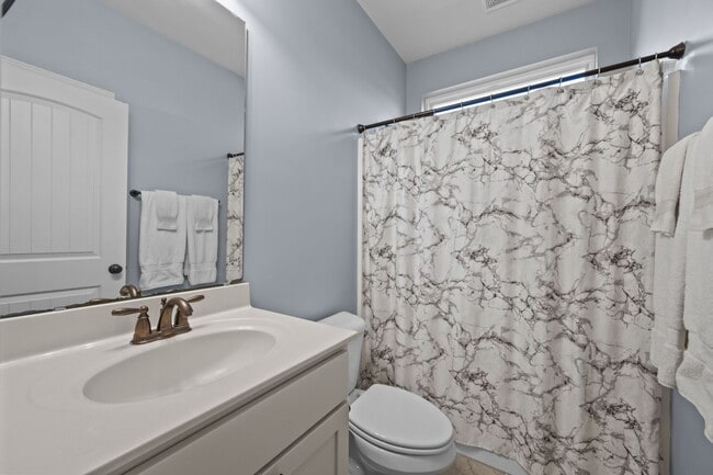 Building Photo - 115 Hampton Dr