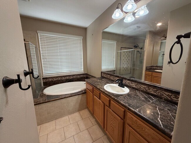 Building Photo - 485 Cicada Ct