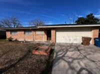 Building Photo - Nice Home located just off of SPID and Air...