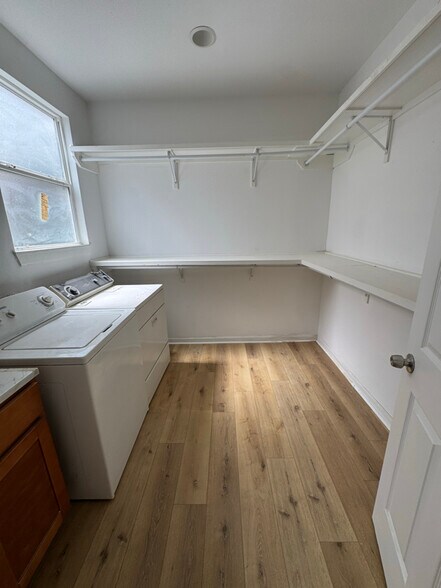 Building Photo - 3703 Derbigny St
