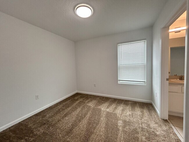 Building Photo - NEWER BUILD, SPACIOUS 3 Bedroom, 2 Bath To...