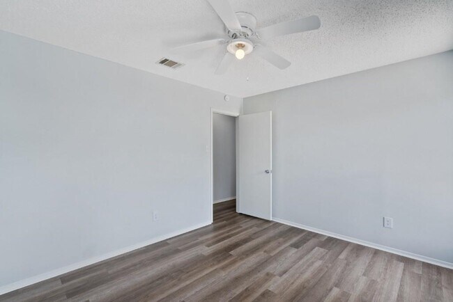 Building Photo - 11809 Eubank Dr