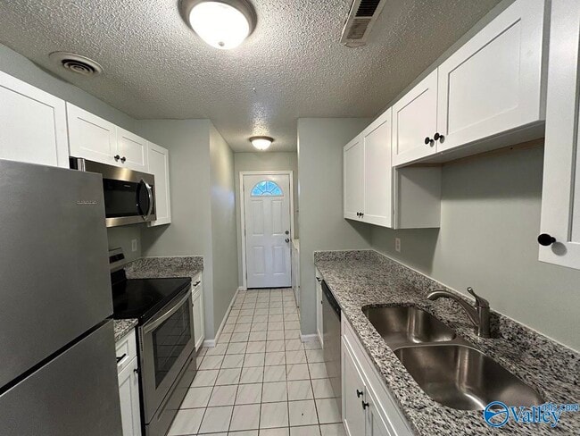 Building Photo - 2014 Hobbs Rd SE