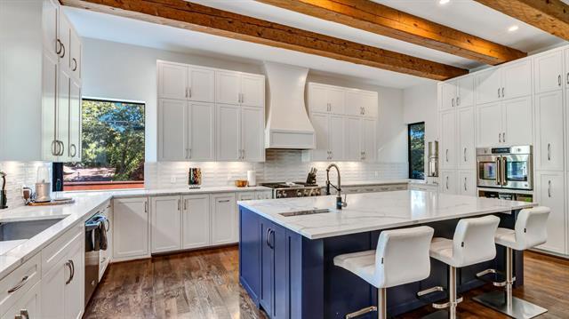 Building Photo - 8635 San Leandro Dr