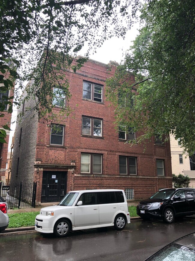 Exterior - 831 Altgeld W St